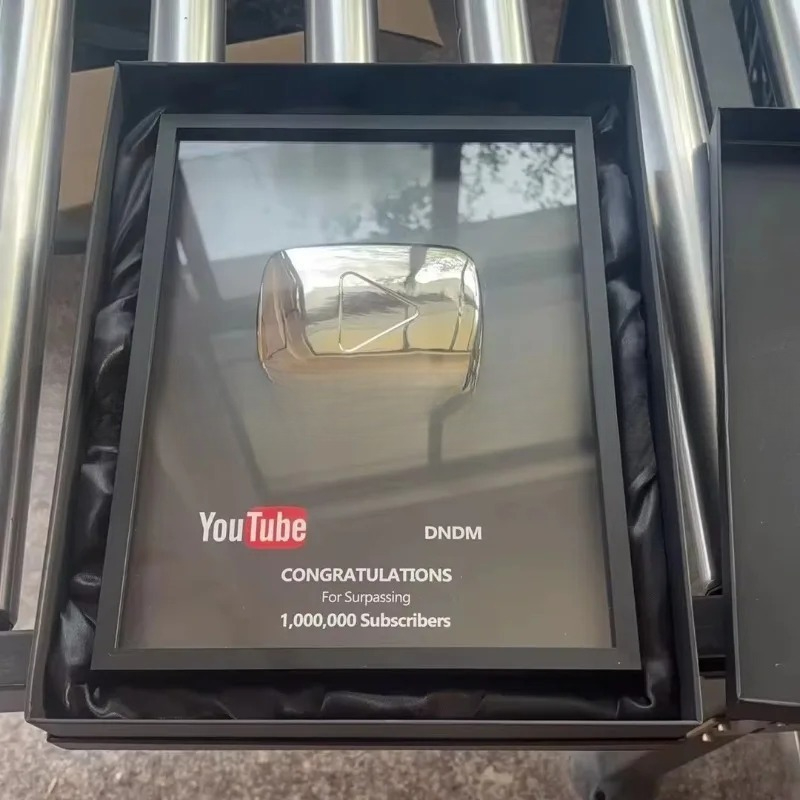 YouTubeとBilibiliのゲームボタンロゴ賞ゴールド - Board Game Youtube のレビューと価格